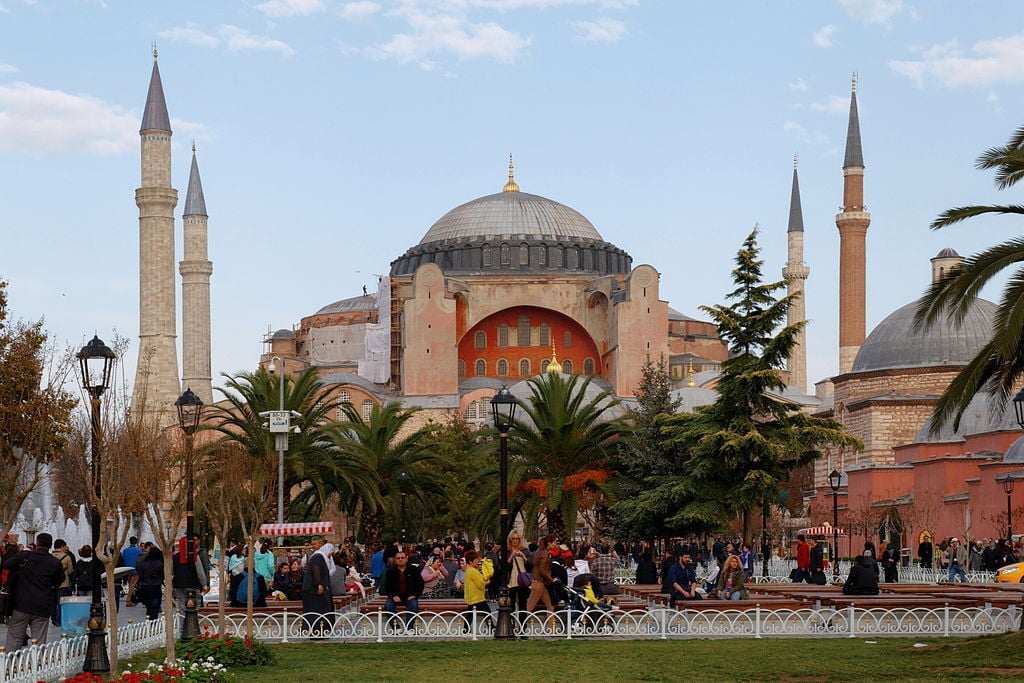 Travel in Istanbul in April – Attractions, Events, and Things to Do